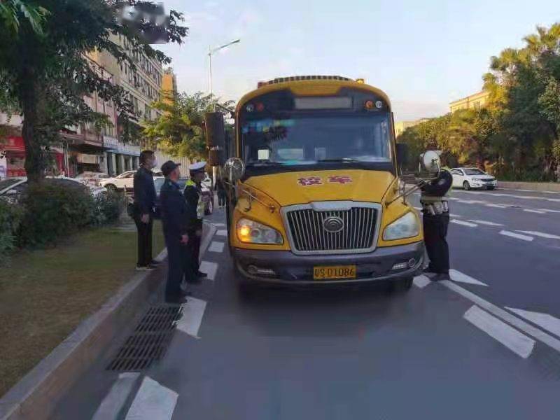 堅(jiān)決打擊“黑校車”，東莞沙田鎮(zhèn)開展校車安全聯(lián)合檢查行動