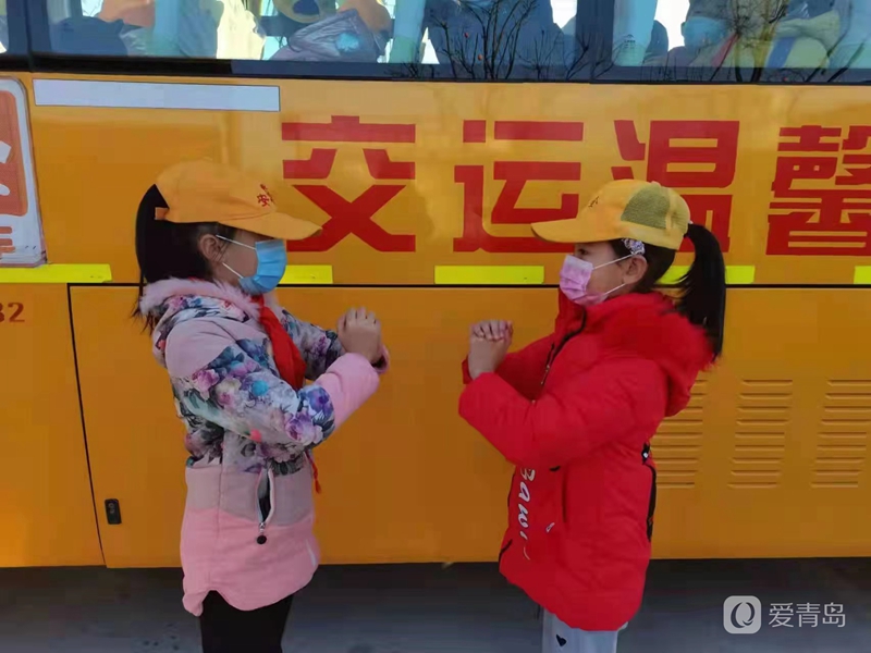 【交運黃島溫馨校車】傳統(tǒng)文化進車廂，歡聲笑語學(xué)禮儀