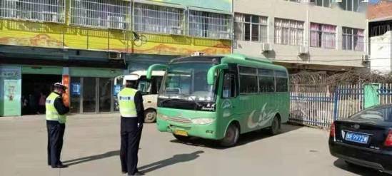 新野公安：交警大隊開展冬季校車專項整治活動