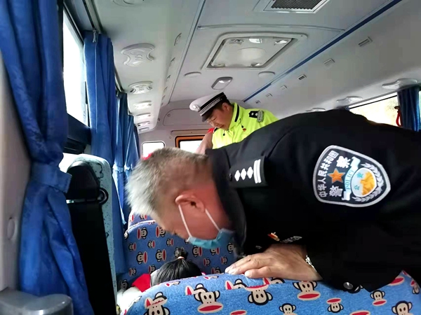 丹江口：六里坪鎮(zhèn)轄區(qū)校車大排查 隱患早排除