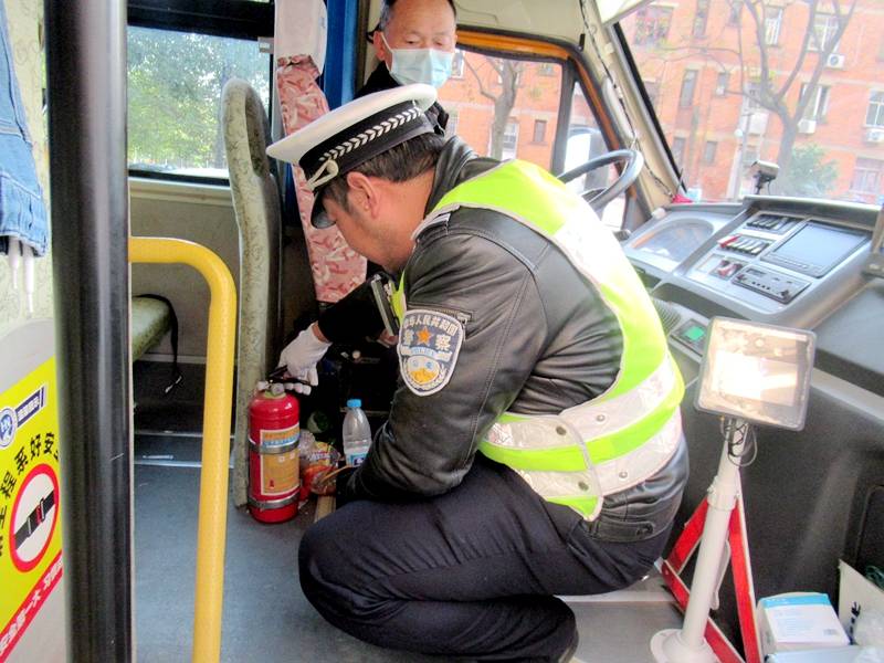 常德公安交警直屬二大隊：嚴(yán)查校車安全 筑牢平安上學(xué)路