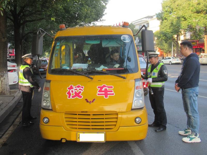 常德公安交警直屬二大隊：嚴(yán)查校車安全 筑牢平安上學(xué)路