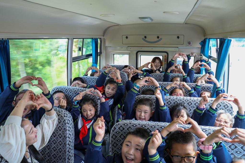 “雙減”后，一輛校車的“田野”之旅