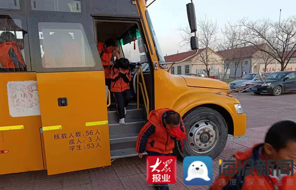 博興縣喬莊鎮(zhèn)中心學(xué)校舉行校車安全應(yīng)急演練活動(dòng)/ 博興縣喬莊鎮(zhèn)中心學(xué)校舉行校車安全應(yīng)急演練活動(dòng)