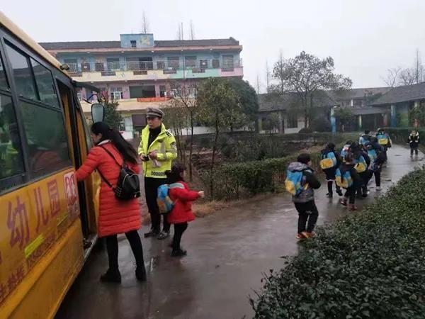 「百日攻堅(jiān)」沅江開展校車安全執(zhí)法大檢查