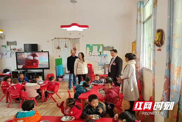 零陵:陳麗萍帶隊調(diào)研農(nóng)村教育工作 ccecef9807aaec2afba927858d5b322.jpg