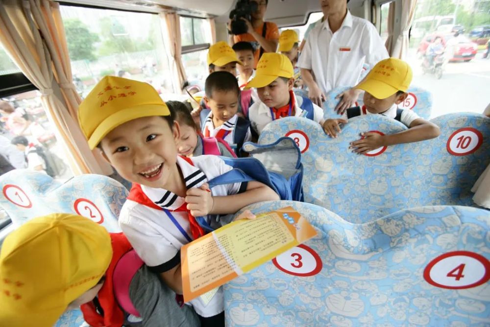 讓家長更放心！明年起，非專用校車全面淘汰！