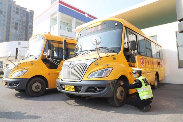 校車安全大檢查，讓學(xué)生平平安安上下學(xué)