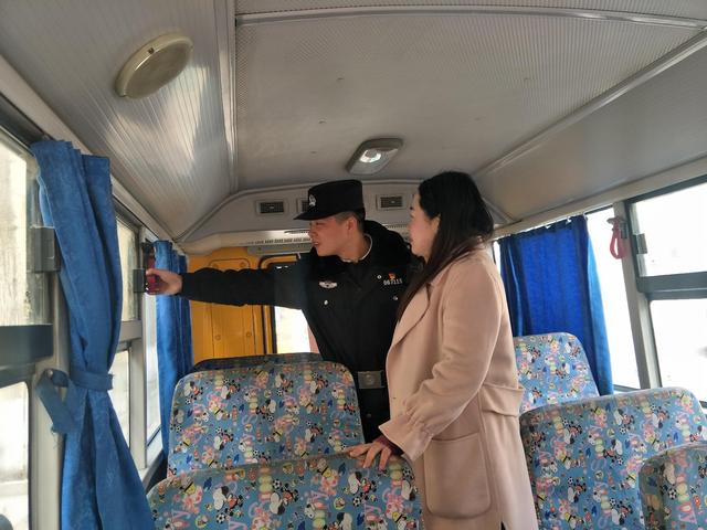 黃龍鎮(zhèn)擰緊校車“安全閥” 筑牢學(xué)生“生命線”