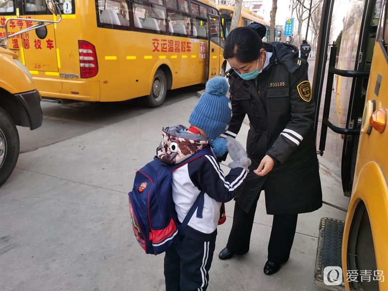 【交運黃島溫馨校車】溫馨校車真情服務(wù)獲錦旗 【交運黃島溫馨校車】溫馨校車真情服務(wù)獲錦旗