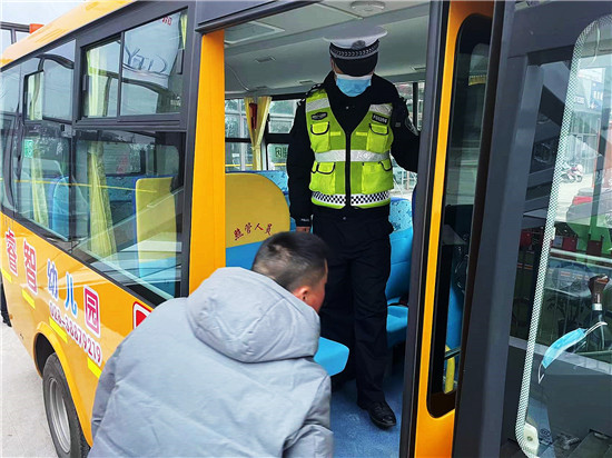 【我為群眾辦實事】開展冬季校車安全檢查 筑牢學(xué)生安全防線