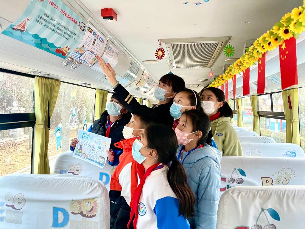 溫馨校車助力創(chuàng)城，多種形式宣傳垃圾分類