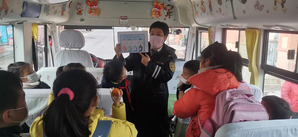 溫馨校車助力創(chuàng)城，多種形式宣傳垃圾分類
