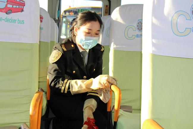 用心服務(wù)乘車(chē)孩子，她成了孩子們的“好阿姨”