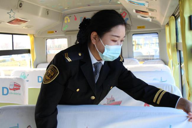 用心服務(wù)乘車(chē)孩子，她成了孩子們的“好阿姨”