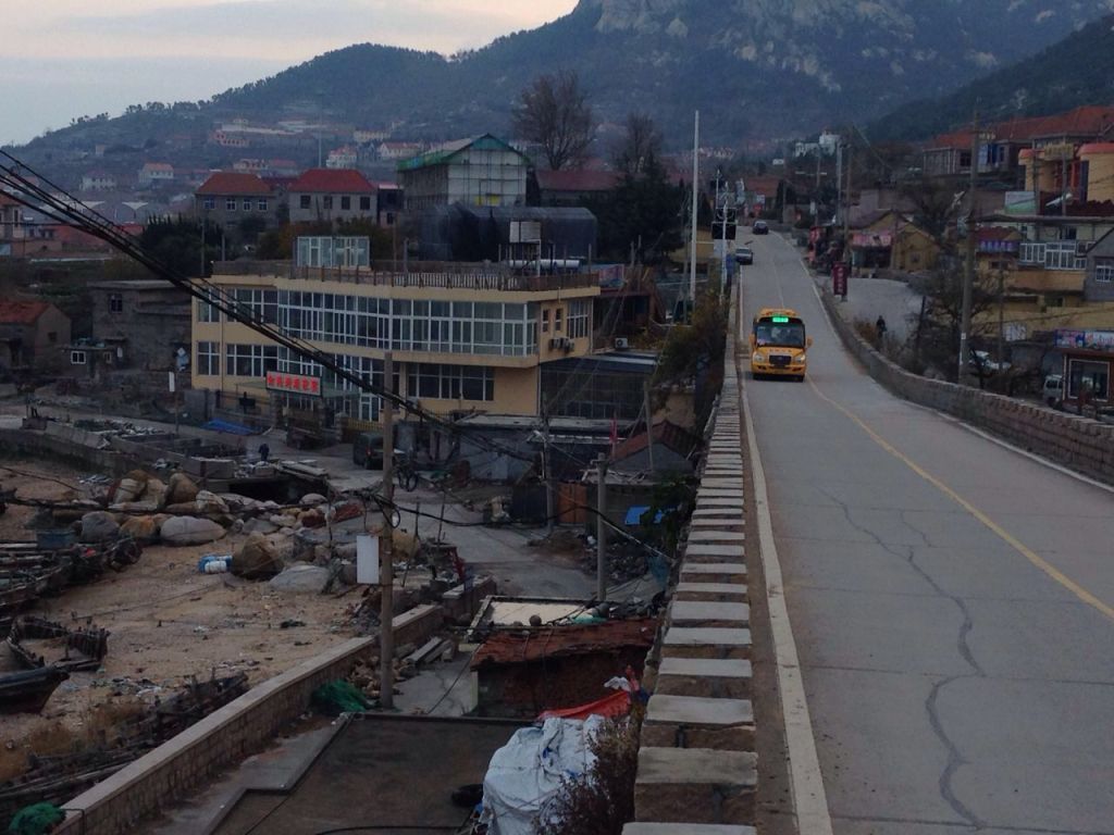 “大鼻子”校車開進嶗山9年了，護航山區(qū)孩子上學路