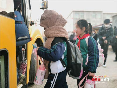 全市共配備校車373輛 服務(wù)學(xué)生近2.8萬人