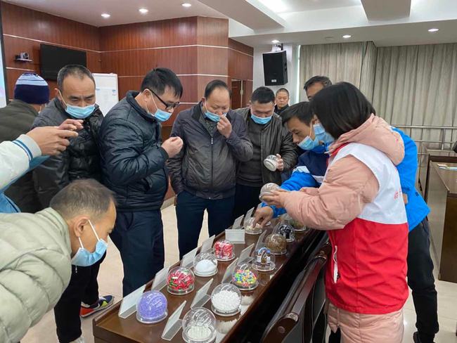 始興公安開(kāi)展校車司機(jī)防毒駕、全民共建無(wú)毒家園禁毒宣傳活動(dòng)