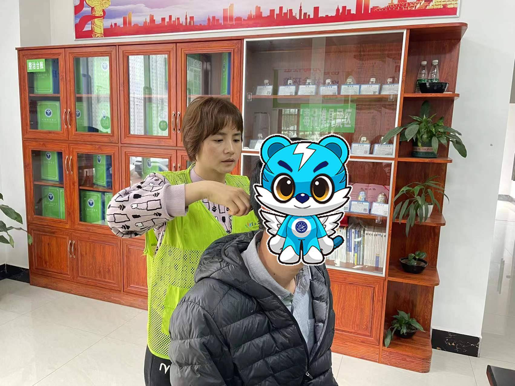 羅坑鎮(zhèn)開展校車駕駛員毛發(fā)采集 暨禁毒宣傳活動