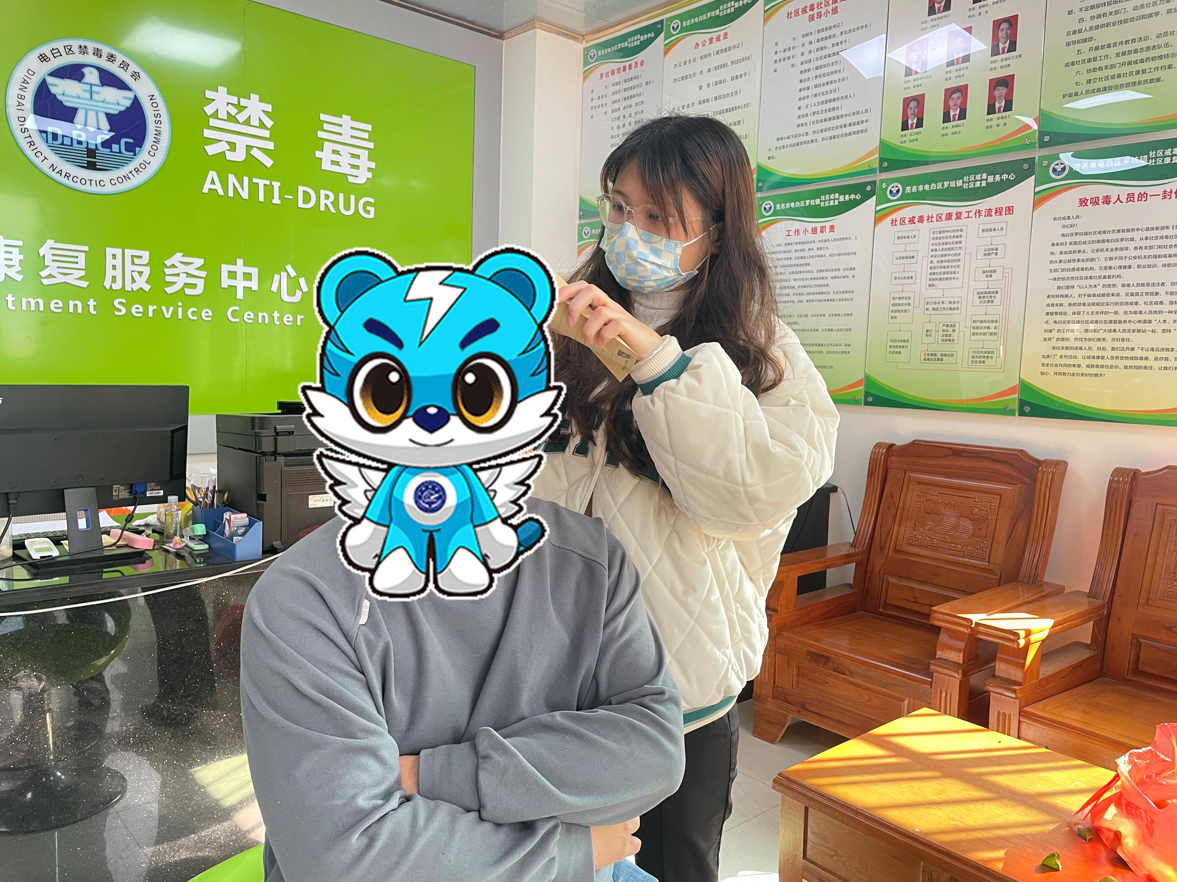 羅坑鎮(zhèn)開展校車駕駛員毛發(fā)采集 暨禁毒宣傳活動