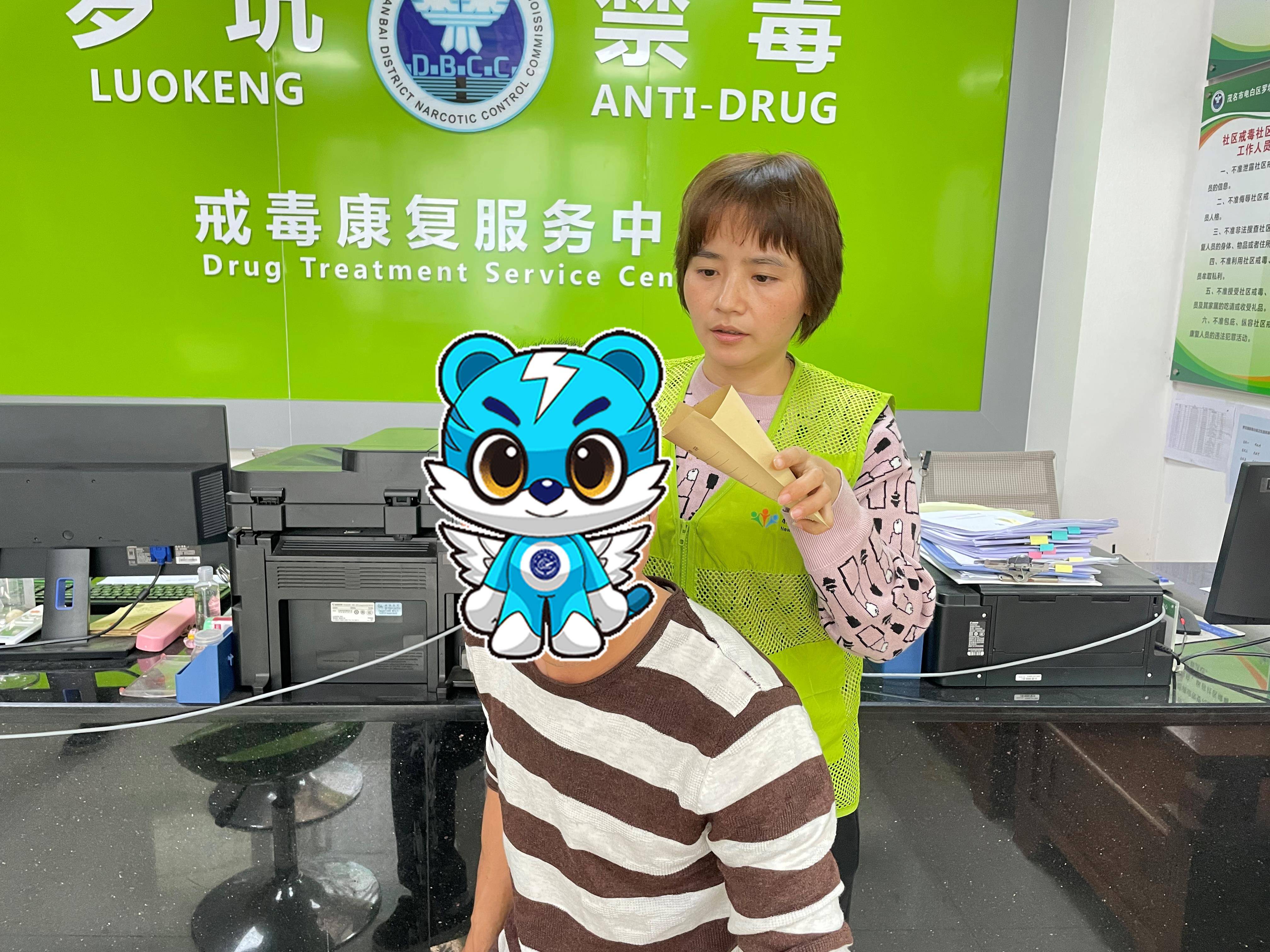 羅坑鎮(zhèn)開展校車駕駛員毛發(fā)采集 暨禁毒宣傳活動