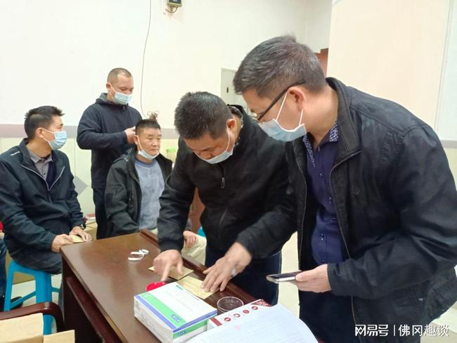 佛岡縣對校車駕駛員進(jìn)行毛發(fā)毒品初篩檢測/ 佛岡縣對校車駕駛員進(jìn)行毛發(fā)毒品初篩檢測