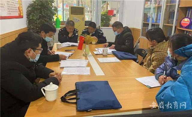 確保學(xué)生上下學(xué)乘車安全歙縣開展校車專項檢查/ 確保學(xué)生上下學(xué)乘車安全歙縣開展校車專項檢查