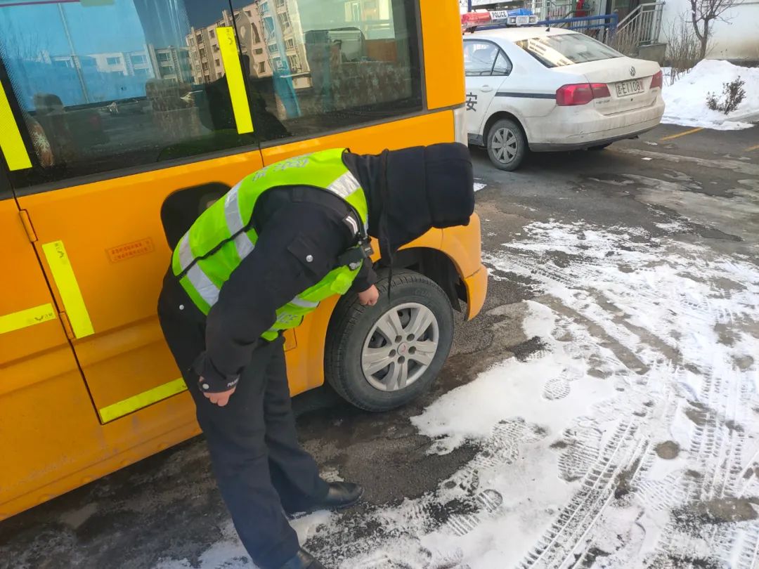 【集安交警】深入轄區(qū)幼兒園 開(kāi)展冬季校車安全檢查 【集安交警】深入轄區(qū)幼兒園 開(kāi)展冬季校車安全檢查