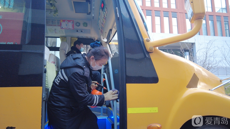 黨員先鋒｜退伍不褪色的校車照管員——?jiǎng)⒈? border=