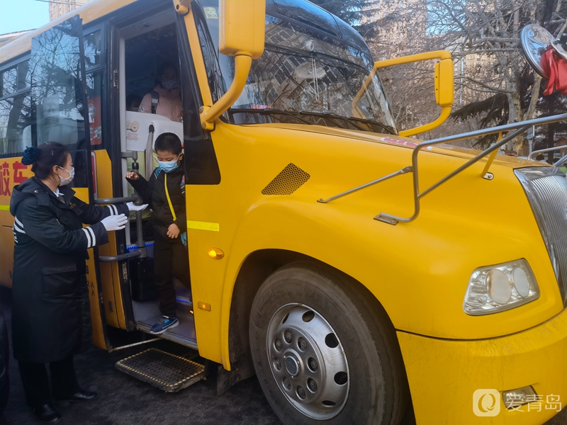 黨員先鋒｜退伍不褪色的校車照管員——?jiǎng)⒈? border=