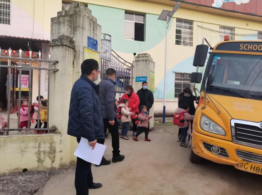 宜春市袁州區(qū)楠木鄉(xiāng)開展校車安全專項(xiàng)整治行動(dòng)/ 宜春市袁州區(qū)楠木鄉(xiāng)開展校車安全專項(xiàng)整治行動(dòng)