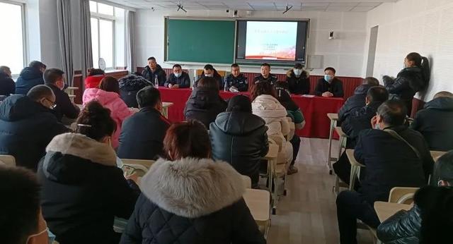 「安保大會戰(zhàn)」交警蜀黍嚴(yán)把校車關(guān) 筑牢學(xué)生出行安全防線 【安保大會戰(zhàn)】交警蜀黍嚴(yán)把校車關(guān) 筑牢學(xué)生出行安全防線