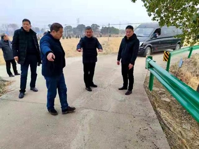 桐城呂亭中心小學(xué):開(kāi)展校車線路隱患排查 筑牢校車安全運(yùn)營(yíng)屏障 桐城呂亭中心小學(xué):開(kāi)展校車線路隱患排查 筑牢校車安全運(yùn)營(yíng)屏障