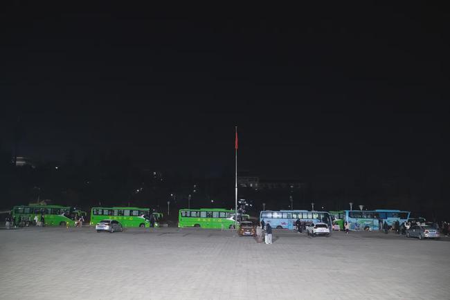 西安思源學(xué)院溫情校車助學(xué)子安全返鄉(xiāng)回家團(tuán)圓/ 西安思源學(xué)院溫情校車助學(xué)子安全返鄉(xiāng)回家團(tuán)圓