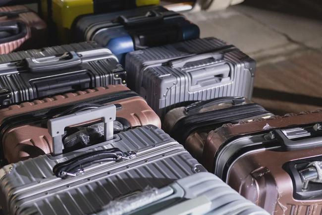 西安思源學(xué)院溫情校車助學(xué)子安全返鄉(xiāng)回家團(tuán)圓/ 西安思源學(xué)院溫情校車助學(xué)子安全返鄉(xiāng)回家團(tuán)圓