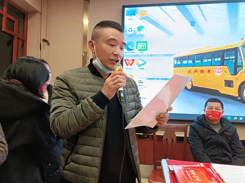 安全初心兩不忘:鄂州大興校車公司表彰會(huì)議“變身”安全課堂 安全初心兩不忘:鄂州大興校車公司表彰會(huì)議“變身”安全課堂