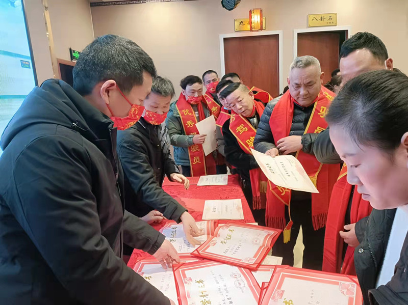 安全初心兩不忘:鄂州大興校車公司表彰會(huì)議“變身”安全課堂 安全初心兩不忘:鄂州大興校車公司表彰會(huì)議“變身”安全課堂