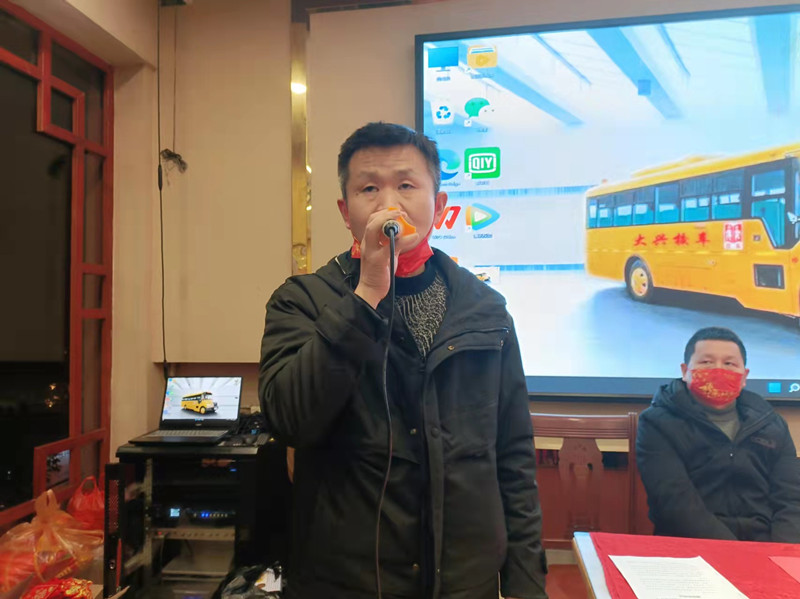 安全初心兩不忘:鄂州大興校車公司表彰會(huì)議“變身”安全課堂 安全初心兩不忘:鄂州大興校車公司表彰會(huì)議“變身”安全課堂