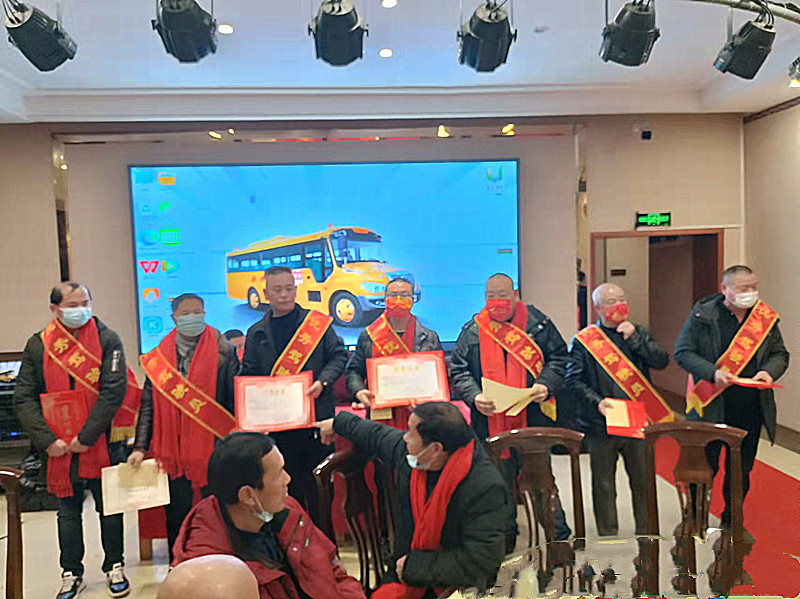 安全初心兩不忘:鄂州大興校車公司表彰會(huì)議“變身”安全課堂 安全初心兩不忘:鄂州大興校車公司表彰會(huì)議“變身”安全課堂