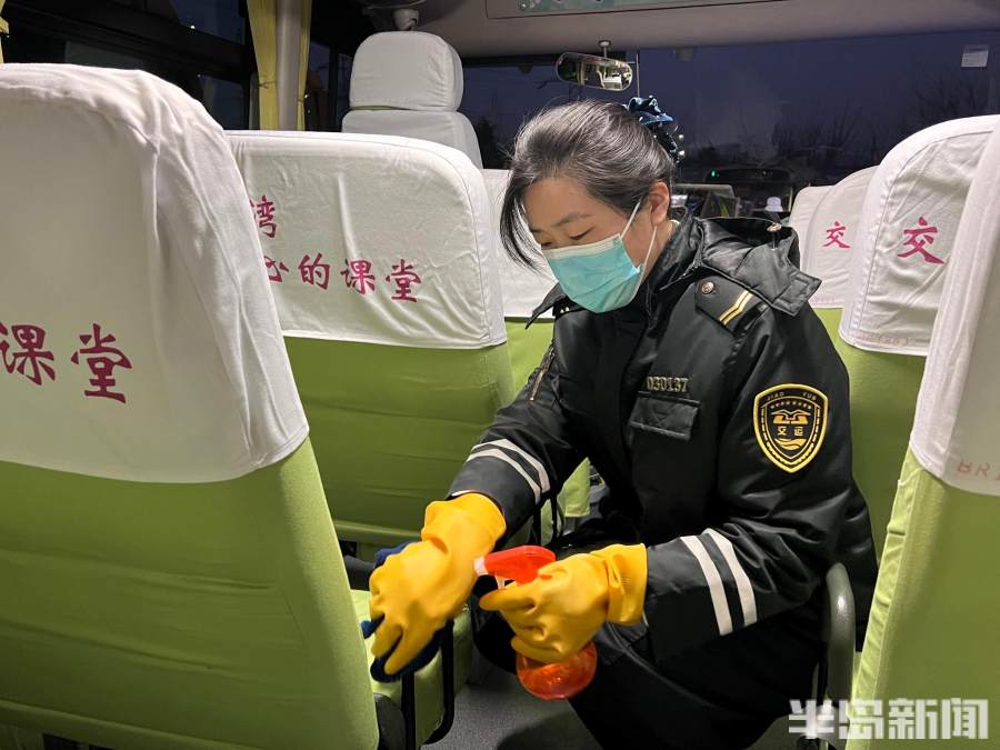 開(kāi)學(xué)首日，12.5萬(wàn)學(xué)子乘坐“暖”校車(chē)準(zhǔn)點(diǎn)到校