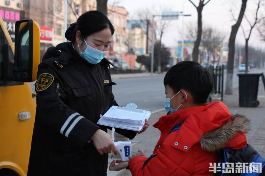 開(kāi)學(xué)首日，12.5萬(wàn)學(xué)子乘坐“暖”校車(chē)準(zhǔn)點(diǎn)到校