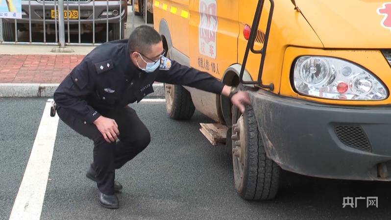 杜絕帶“病”上路 湖南多地開展校車“體檢” 杜絕帶“病”上路 湖南多地開展校車“體檢”
