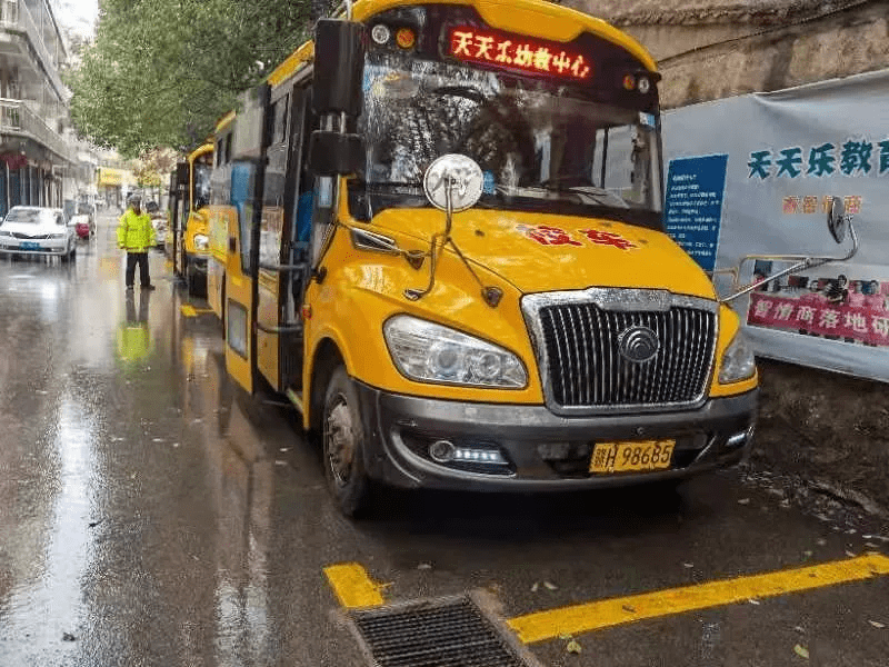 景德鎮(zhèn)交警走進天天樂幼兒園開展校車檢查