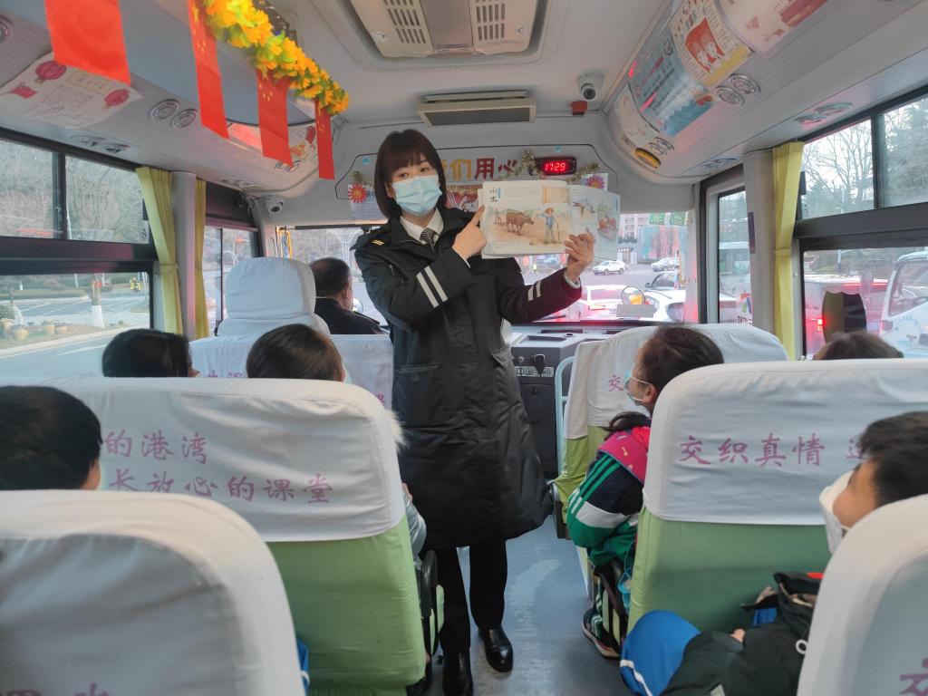 雨水節(jié)氣，溫馨校車帶孩子們學(xué)民俗漲知識(shí)