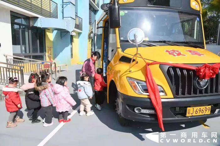 歐輝新一代健康校車在華南師大附屬文華幼兒園正式開通服務(wù)