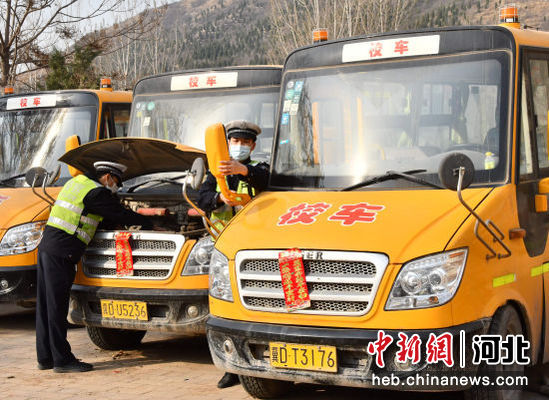 河北永年：校車“體檢”迎開學(xué)