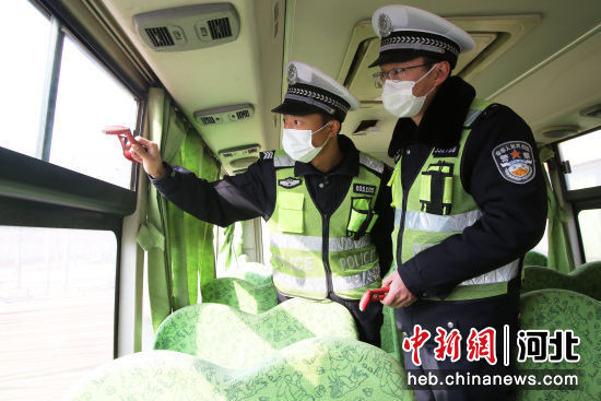 河北永年：校車“體檢”迎開學(xué)