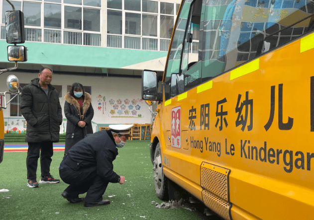 柞水交警大隊(duì)加強(qiáng)春季校車(chē)交通安全管理工作/ 柞水交警大隊(duì)加強(qiáng)春季校車(chē)交通安全管理工作