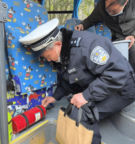 柞水交警大隊(duì)加強(qiáng)春季校車(chē)交通安全管理工作/ 柞水交警大隊(duì)加強(qiáng)春季校車(chē)交通安全管理工作