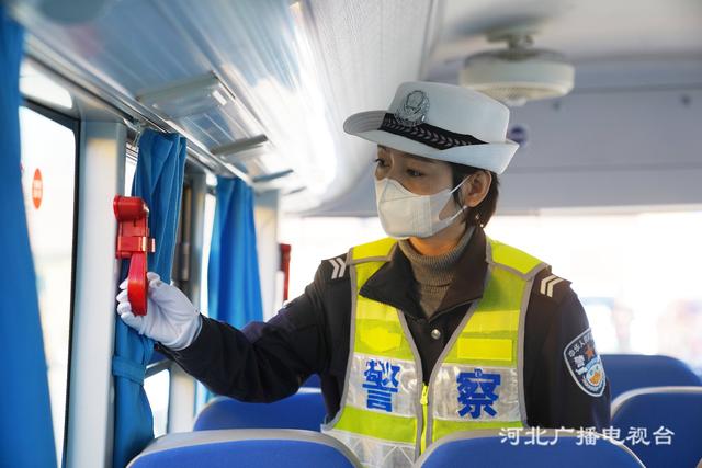 河北遵化：校車檢查 迎開學(xué)